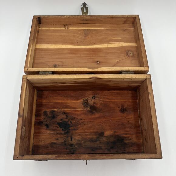 Peterson Brothers MPRS 165-171 N. Elizabeth Chicago, IL-Wooden Cedar Chest - Picture 13 of 16